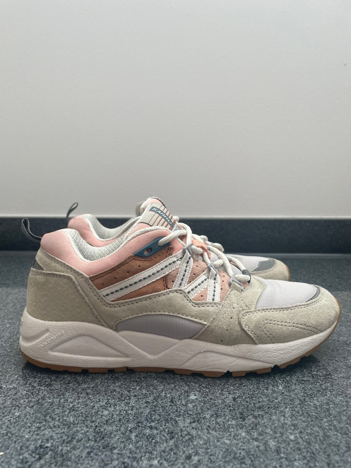 Karhu Fusion 2.0 unisex, Ophalen of Verzenden, Roze, Sneakers of Gympen, Zo goed als nieuw