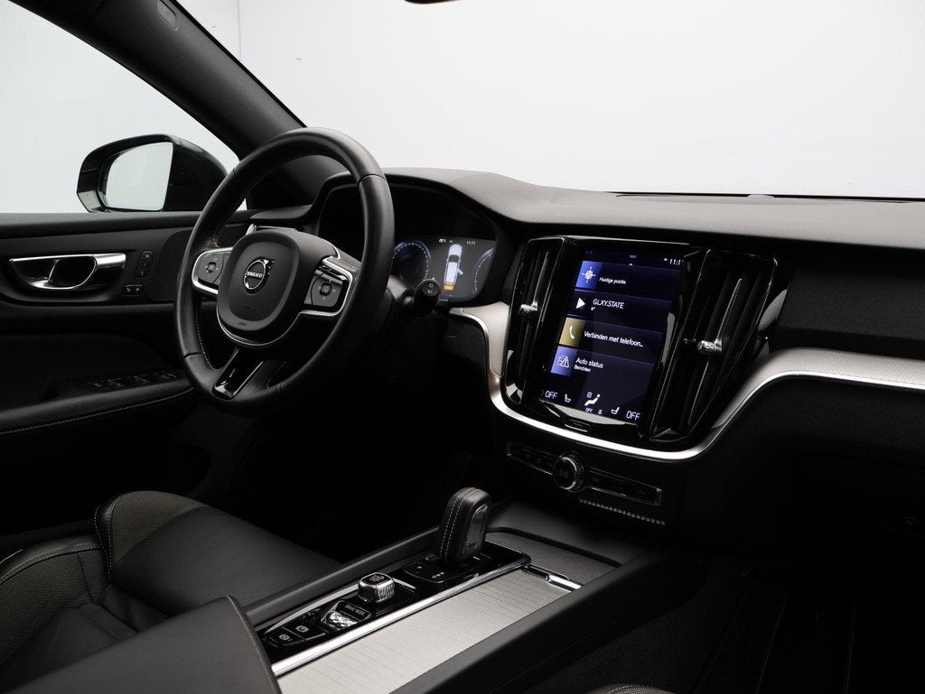 Volvo V60 2.0 B4 R-Design / Trekhaak / Stoelverwarming / Ele, Euro 6, 4 cilinders, 1969 cc, Leder en Stof