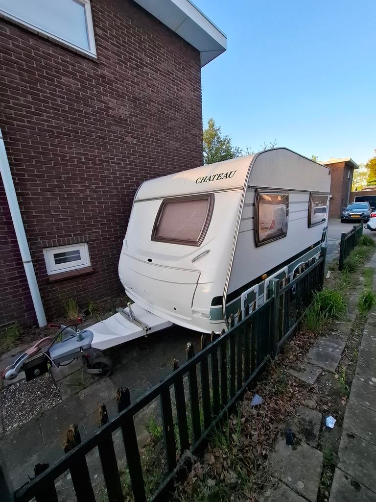 Chateau Calista 390 Caravan  (2004), Caravans en Kamperen, Caravans, Mover, Chateau, Frans bed, Kleine zit