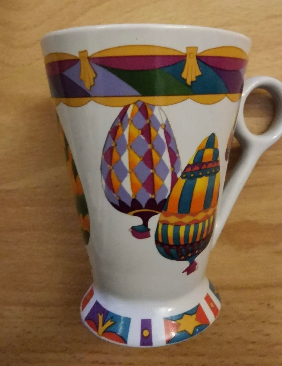 Nieuwe porseleinen beker met vrolijk design, Nieuw, Ophalen of Verzenden, Overige stijlen, Kop(pen) en/of Schotel(s)