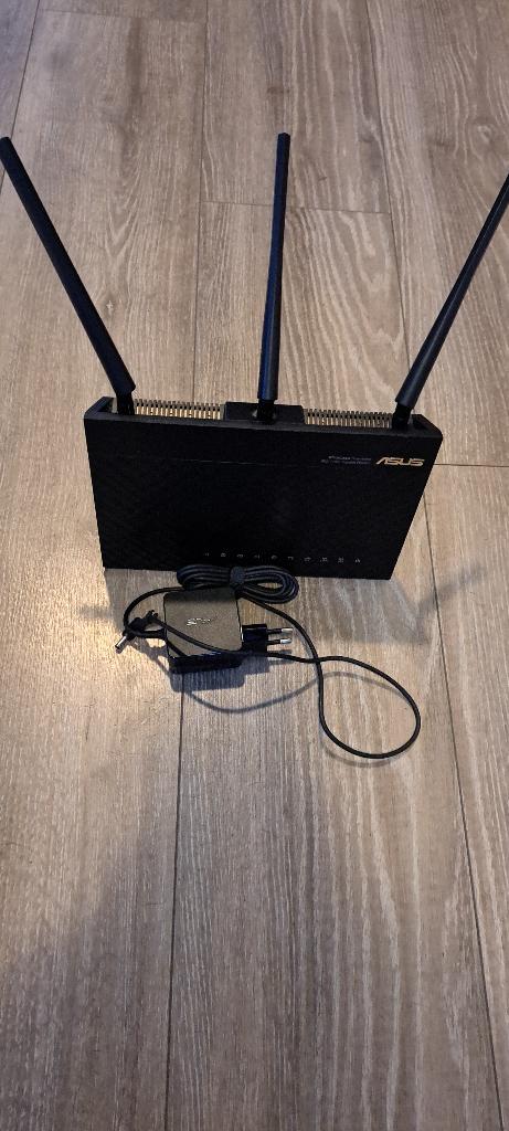 Aangeboden ASUS RT-AC68U Router !!!, Computers en Software, Routers en Modems, Ophalen, Gebruikt, Router, ASUS