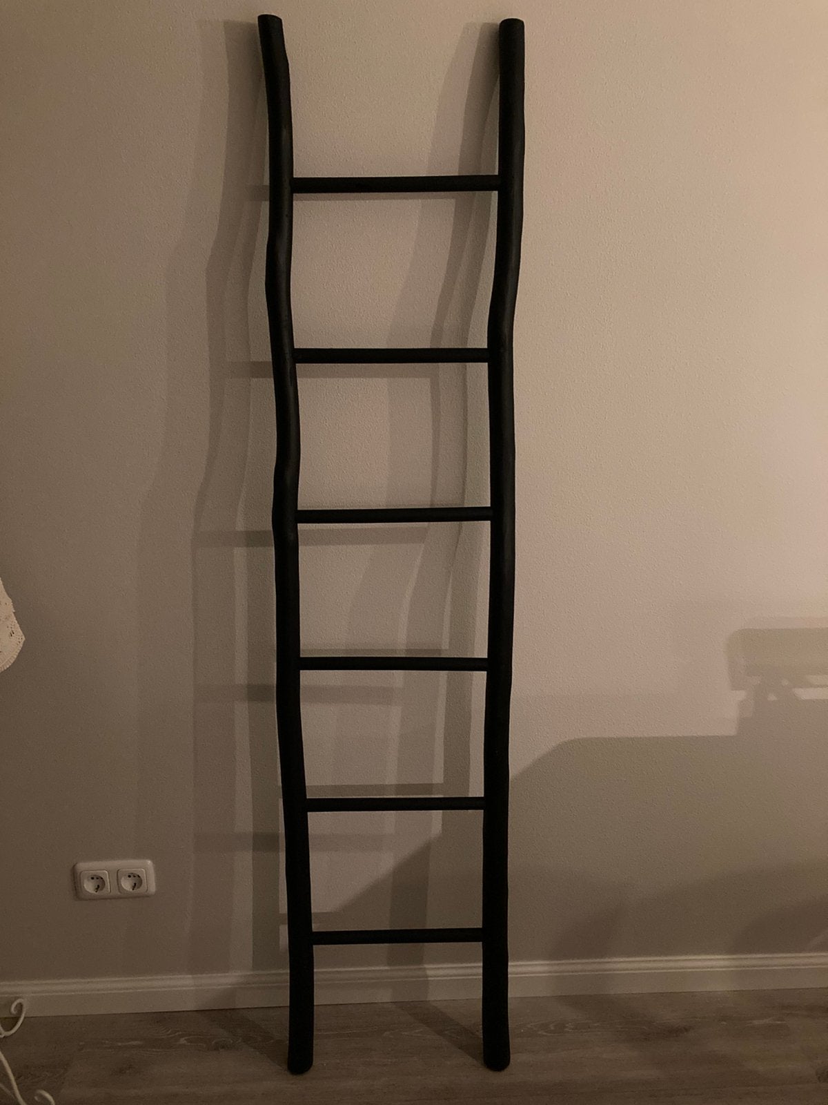 Zeer Mooie Zwarte Houten Decoratie-Trap, 1.80m hoog, Doe-het-zelf en Verbouw, Ladders en Trappen, Ophalen, Zo goed als nieuw, Minder dan 2 meter