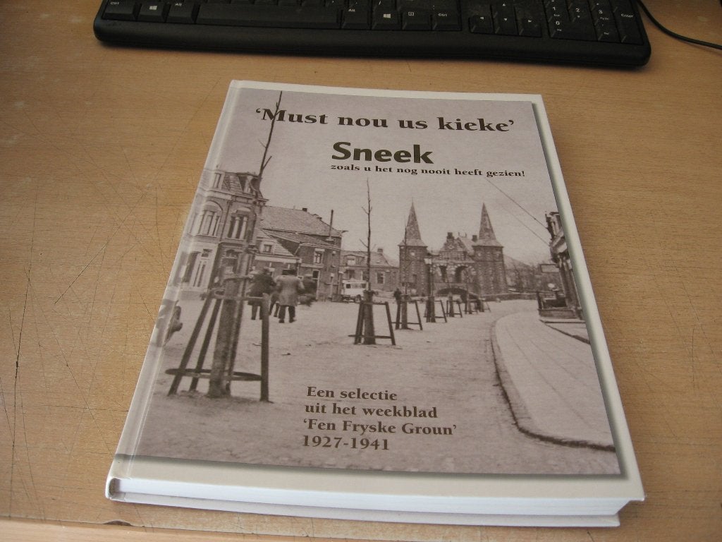 Must nou us kieke...Sneek zoals U het nog nooit heeft gezien, Ophalen of Verzenden, Zo goed als nieuw