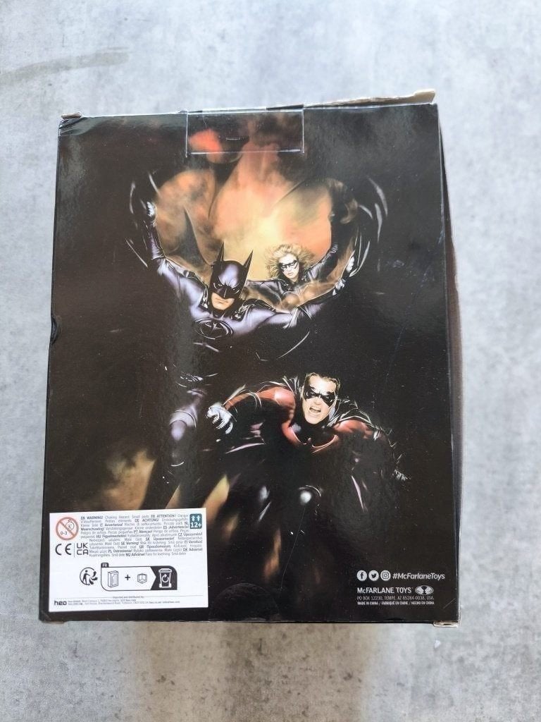 Foto 3 van McFarlane Toys - DC Direct Batman Cowl Replica
