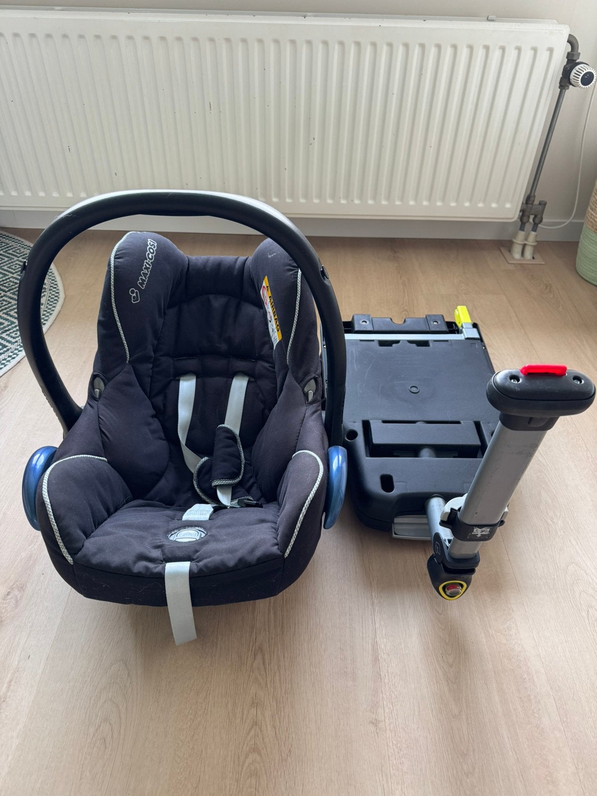 Maxi-Cosi baby car seat with ISOFIX base, Kinderen en Baby's, Ophalen, Zo goed als nieuw, Isofix, 0 t/m 13 kg