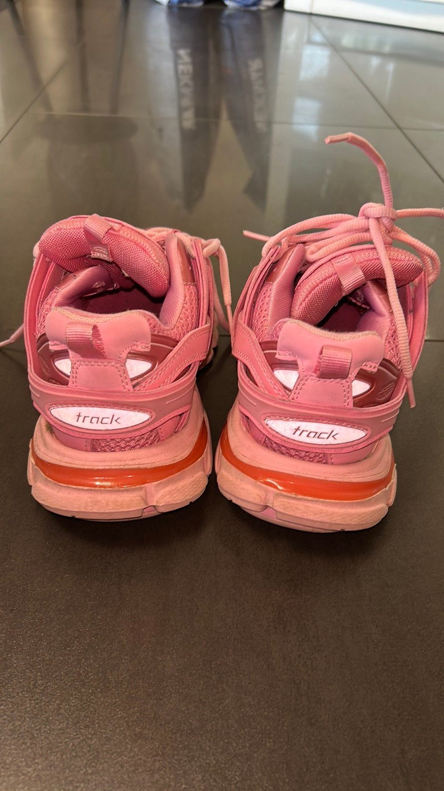 Balenciaga Tracks, Ophalen of Verzenden, Zo goed als nieuw, Roze, Sneakers of Gympen