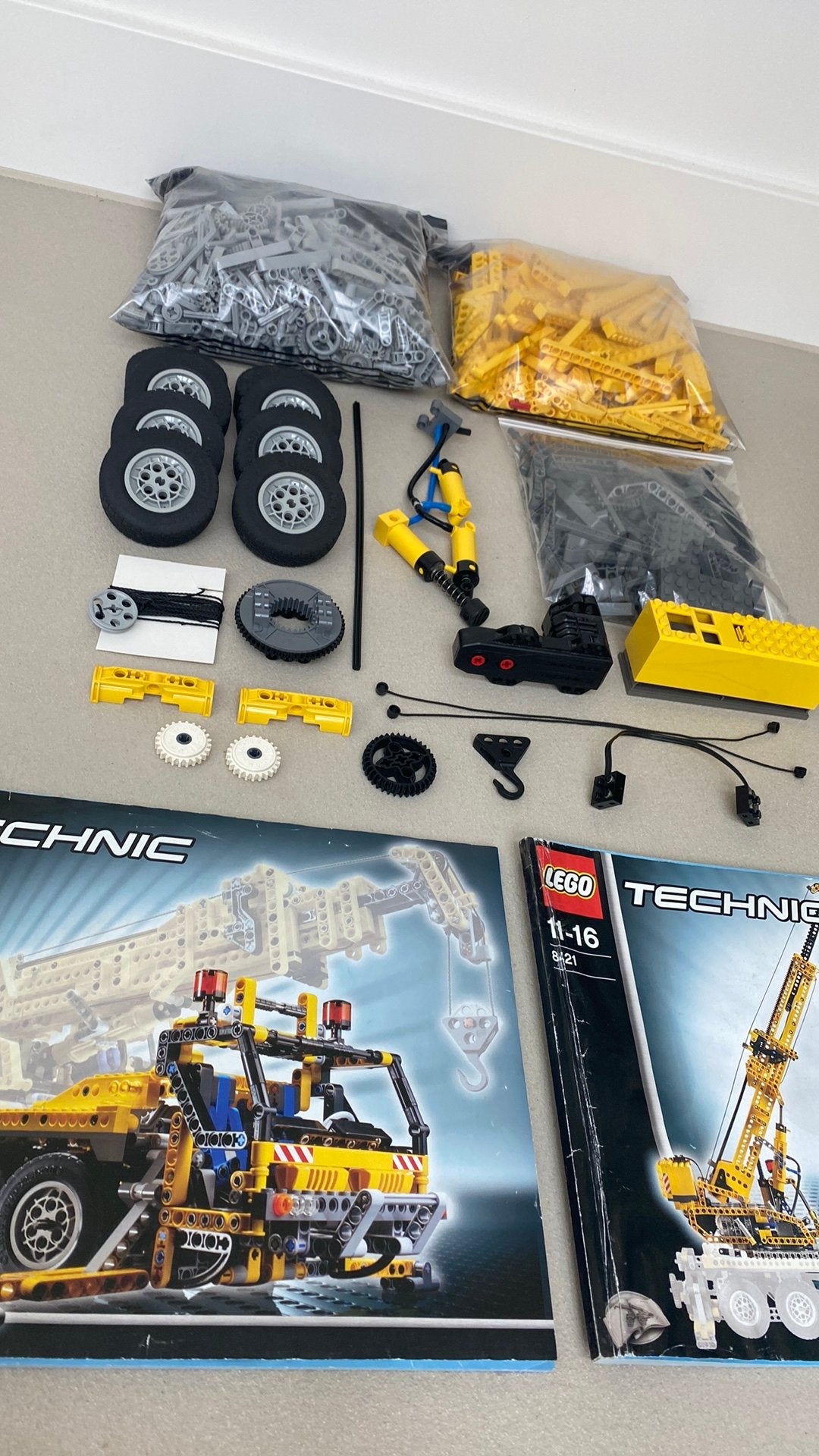Foto 2 van Lego 8421 Technic Truck kraan