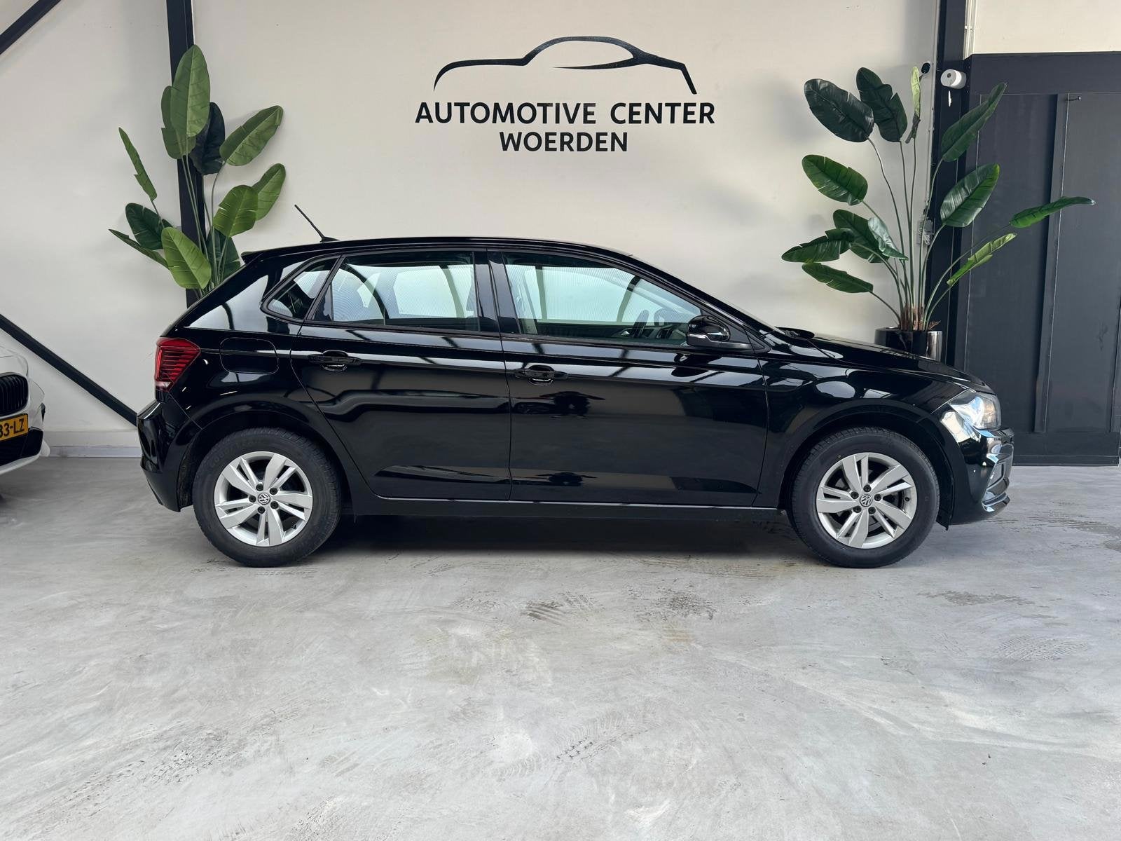 Volkswagen POLO 1.0 MPI Beats Navi PDC Cruise Control, 1025 kg, Gebruikt, Euro 6, Zwart