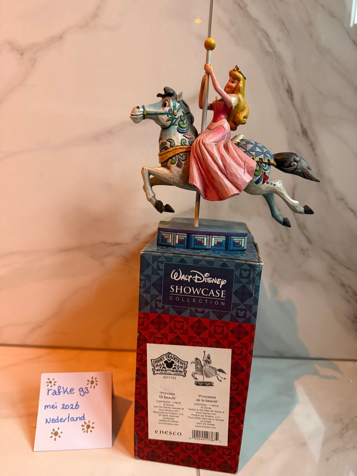 Disney Showcase Doornroosje op Carrousel met doos, Ophalen of Verzenden, Sneeuwwitje of Doornroosje, Zo goed als nieuw, Beeldje of Figuurtje