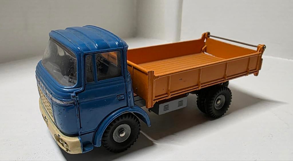 Dinky Toys No. 585 Berliet GAK Dump Truck Made in France, Hobby en Vrije tijd, Modelauto's | 1:43, Ophalen of Verzenden, Gebruikt