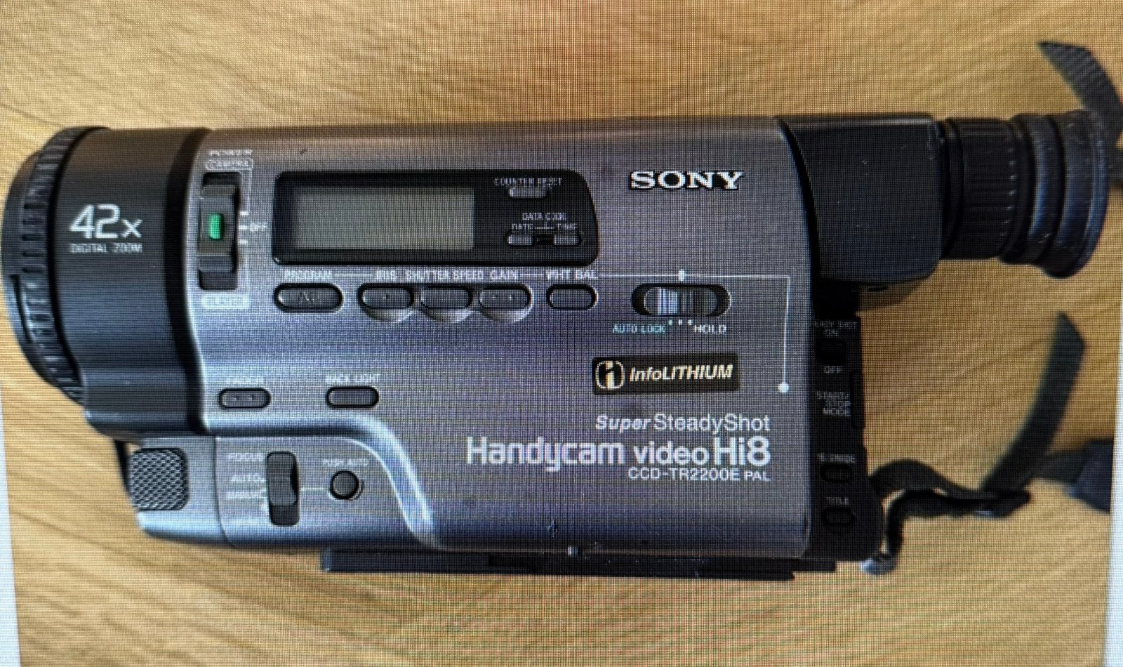 Sony handycam video Hi8 ccd-tr2200e, Ophalen, Hi 8, Camera