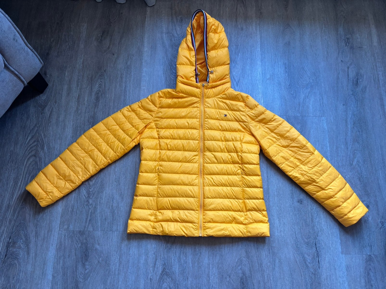 Donzen zomer/tussenjas van Tommy Hilfiger maat S, Kleding | Dames, Ophalen of Verzenden, Zo goed als nieuw, Maat 38/40 (M), Geel