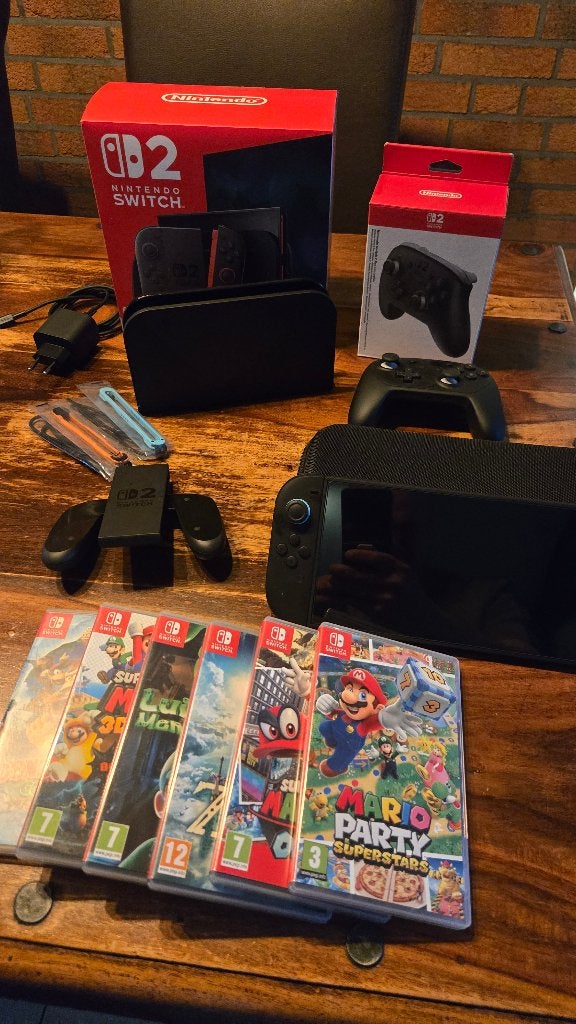 nintendo switch 2 met 6 games en pro controller etc, Spelcomputers en Games, Spelcomputers | Nintendo Switch, Zo goed als nieuw