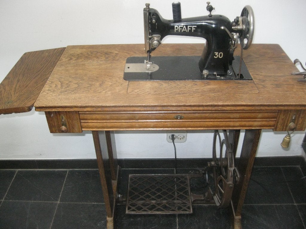 T.K. antieke trapnaaimachine Pfaff 30, Antiek en Kunst, Antiek | Naaimachines, Ophalen