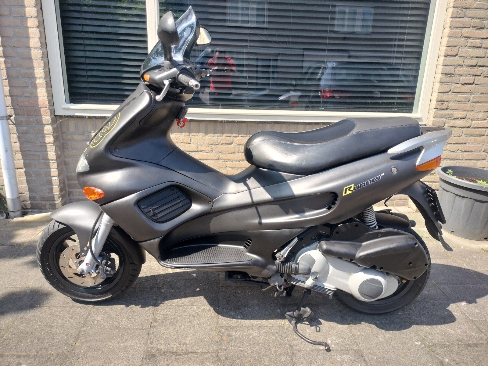 Gilera runner 200 cc, Fietsen en Brommers, Snorfietsen en Snorscooters, Ophalen of Verzenden, Zo goed als nieuw, Gilera