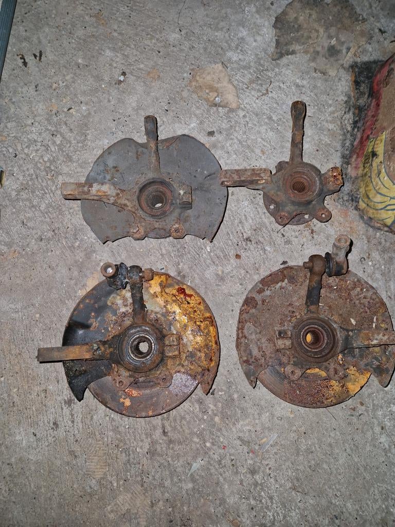 4 x fusee stukken VW Golf 1
VW Jetta 1
VW Scirocco 1 + 2, Ophalen