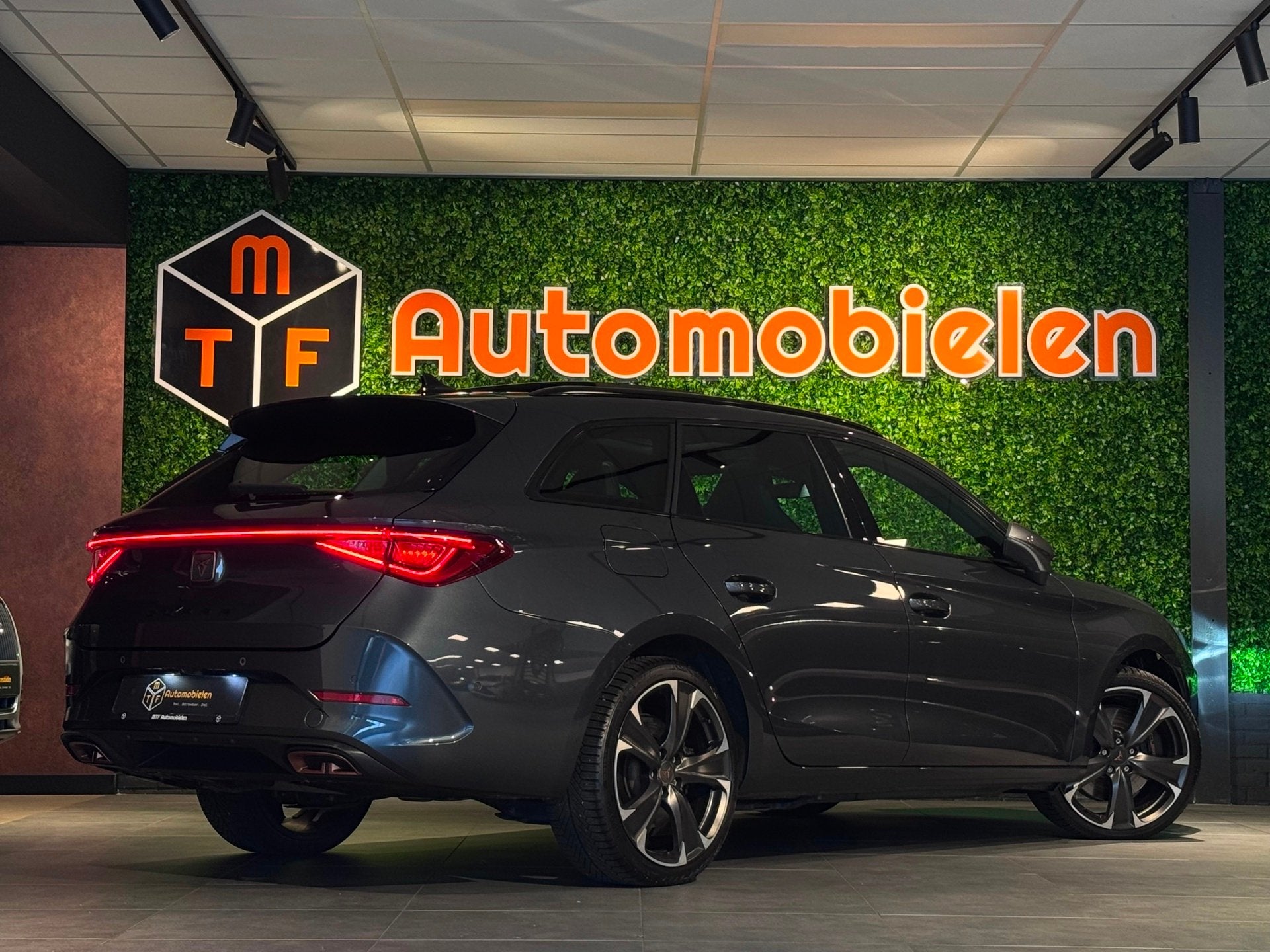 CUPRA Leon Sportstourer 1.4 e-Hybrid |PROPVOL|PANO|ACC|LANEA, Dealer onderhouden, 77 km/l, Gebruikt, 4 cilinders