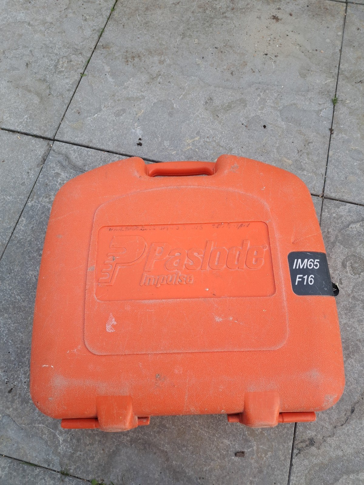 Paslode IM65 F16 tacker met 2 accu's en lader, Ophalen, Gebruikt, Tacker/nietmachine, Overige merken