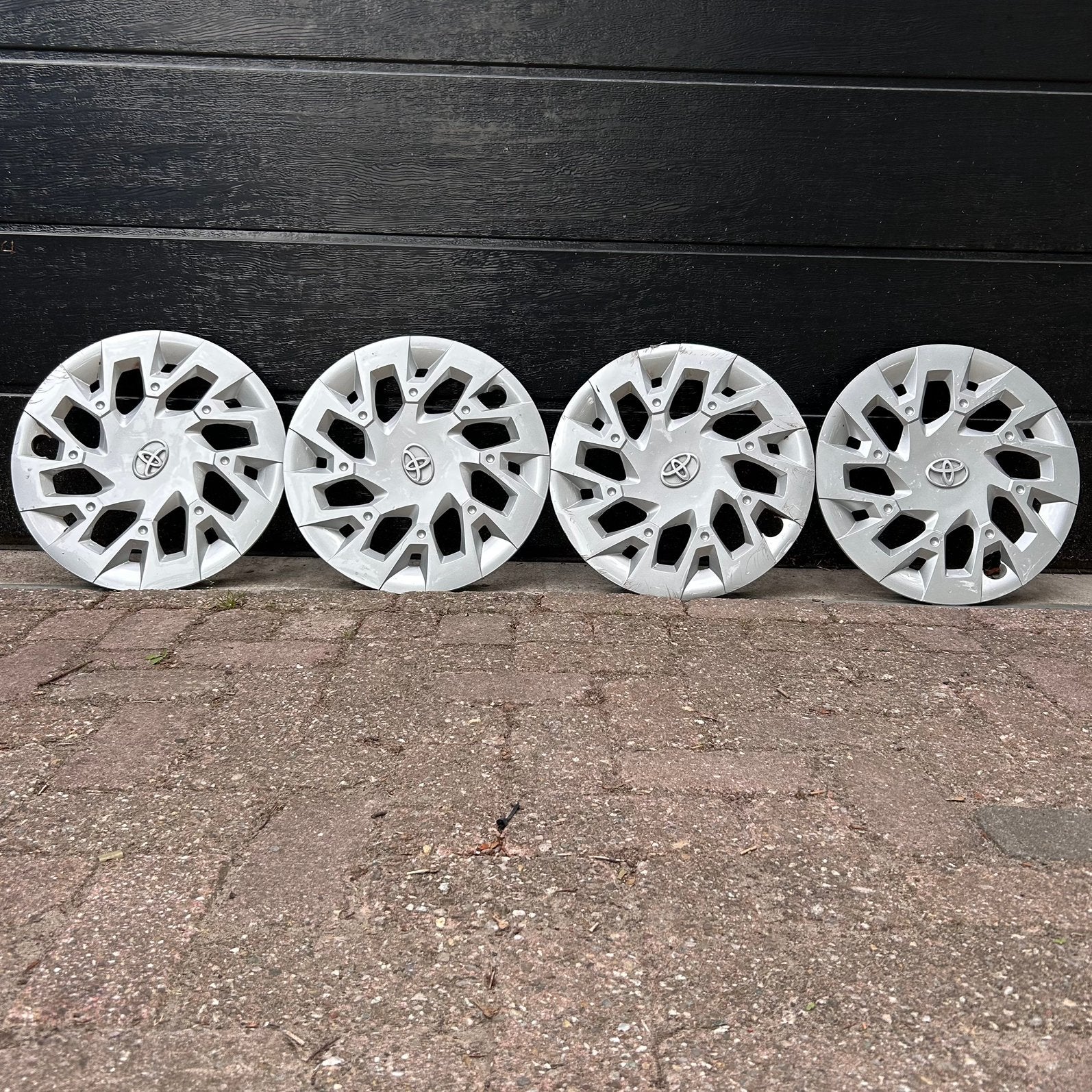 Toyota Aygo X-Play 15 Inch Wieldoppen, Auto diversen, Wieldoppen, Ophalen of Verzenden, Zo goed als nieuw