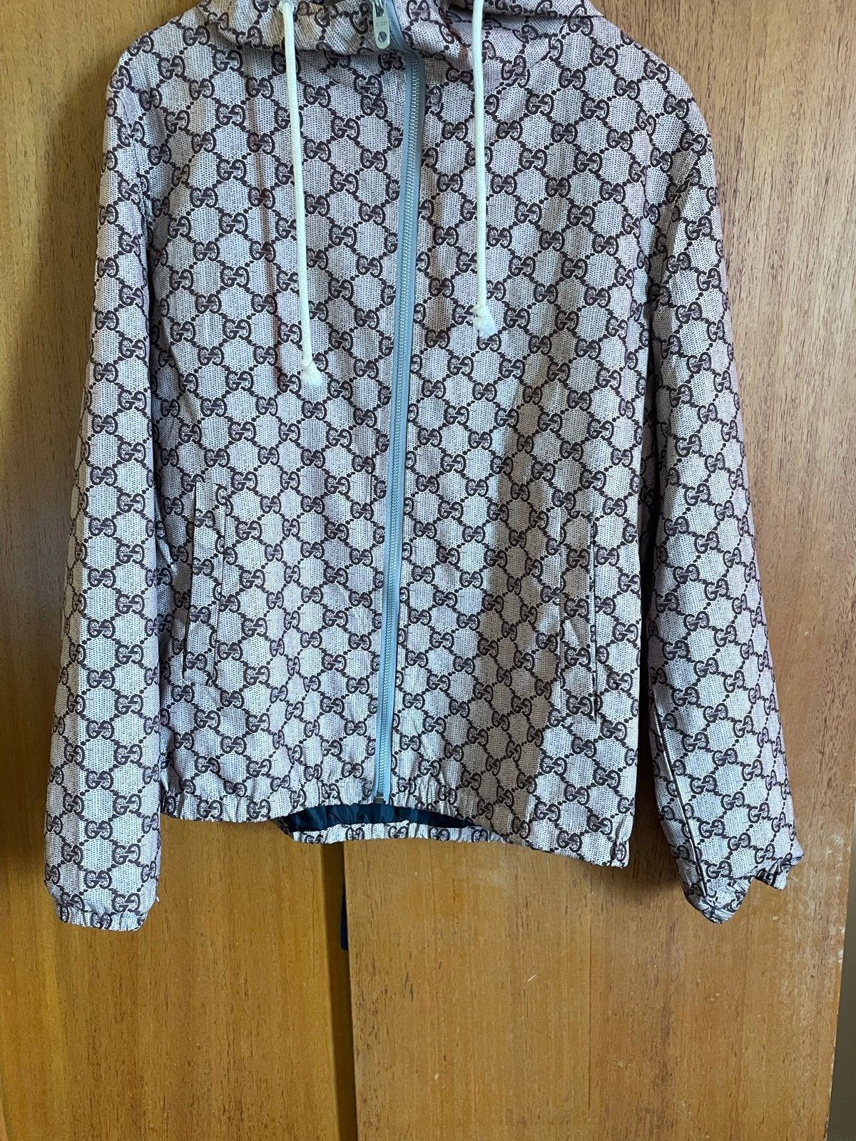 Gucci Windjack met GG-patroon, Ophalen, Gedragen, Roze