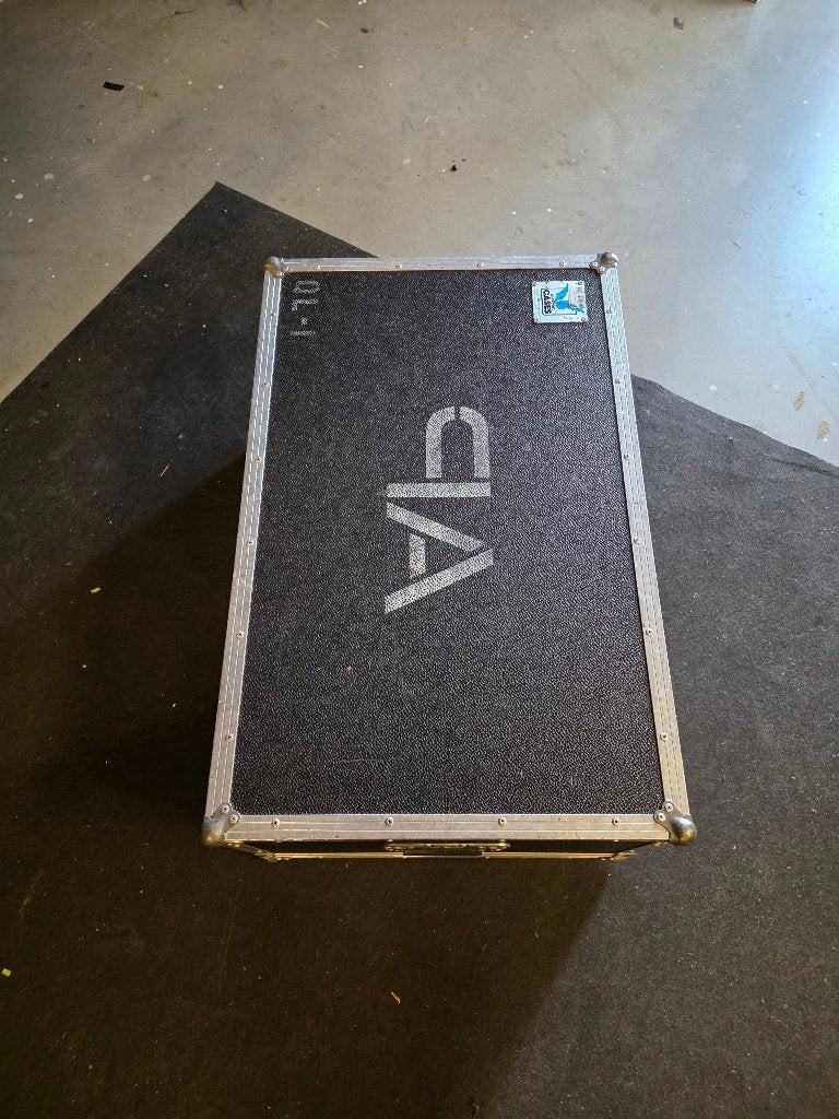 Yamaha QL1 Digitale Mengtafel met Flightcase en AES16 kaart, Ophalen of Verzenden, Gebruikt, 20 kanalen of meer, Microfooningang