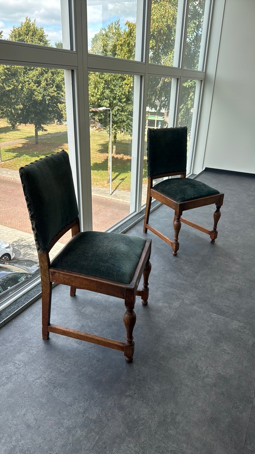 Gratis set stoelen, Ophalen