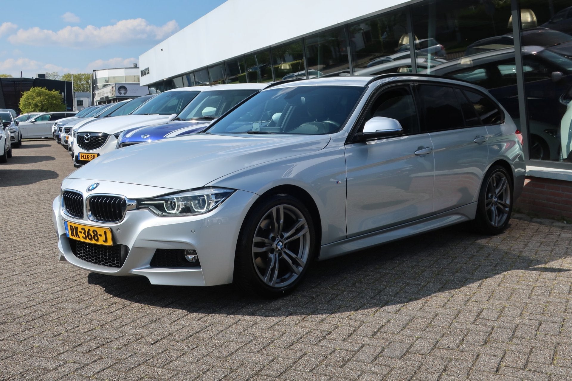 BMW 3-serie Touring 318i Corp Lease Hig Exe. M-Sport LED_LED, Auto's, BMW, Automaat, Gebruikt, Automatische klimaatregeling, 1465 kg