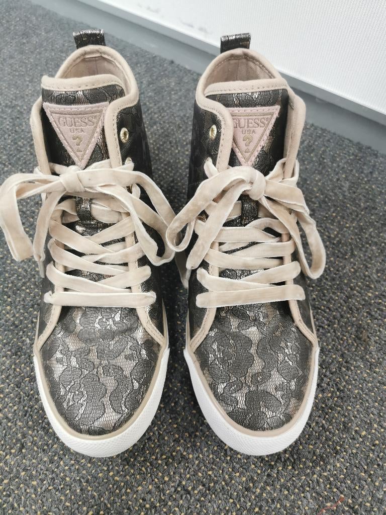 Nieuwe Guess schoenen - 40, Kleding | Dames, Schoenen, Nieuw, Ophalen of Verzenden, Sneakers of Gympen, Overige kleuren