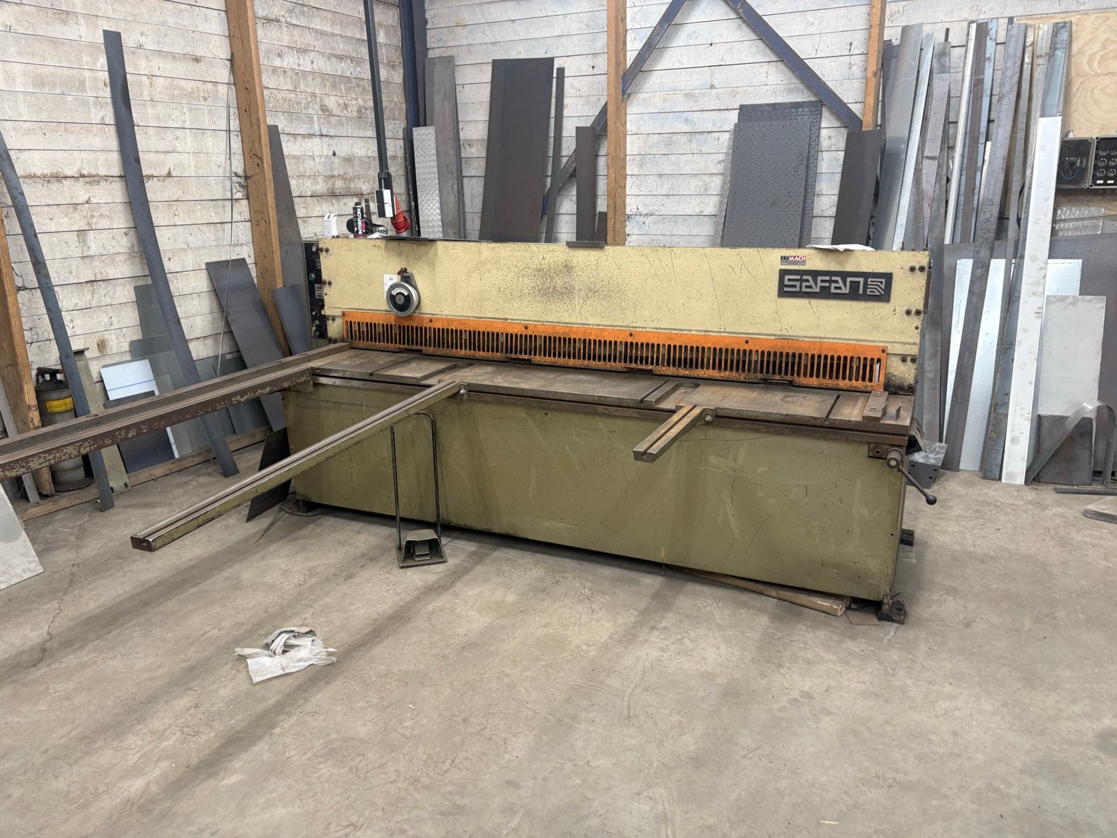Knipbank en Zetbank 2500 mm breed, 4 mm dik, Zakelijke goederen, Machines en Bouw | Metaalbewerking, Ophalen