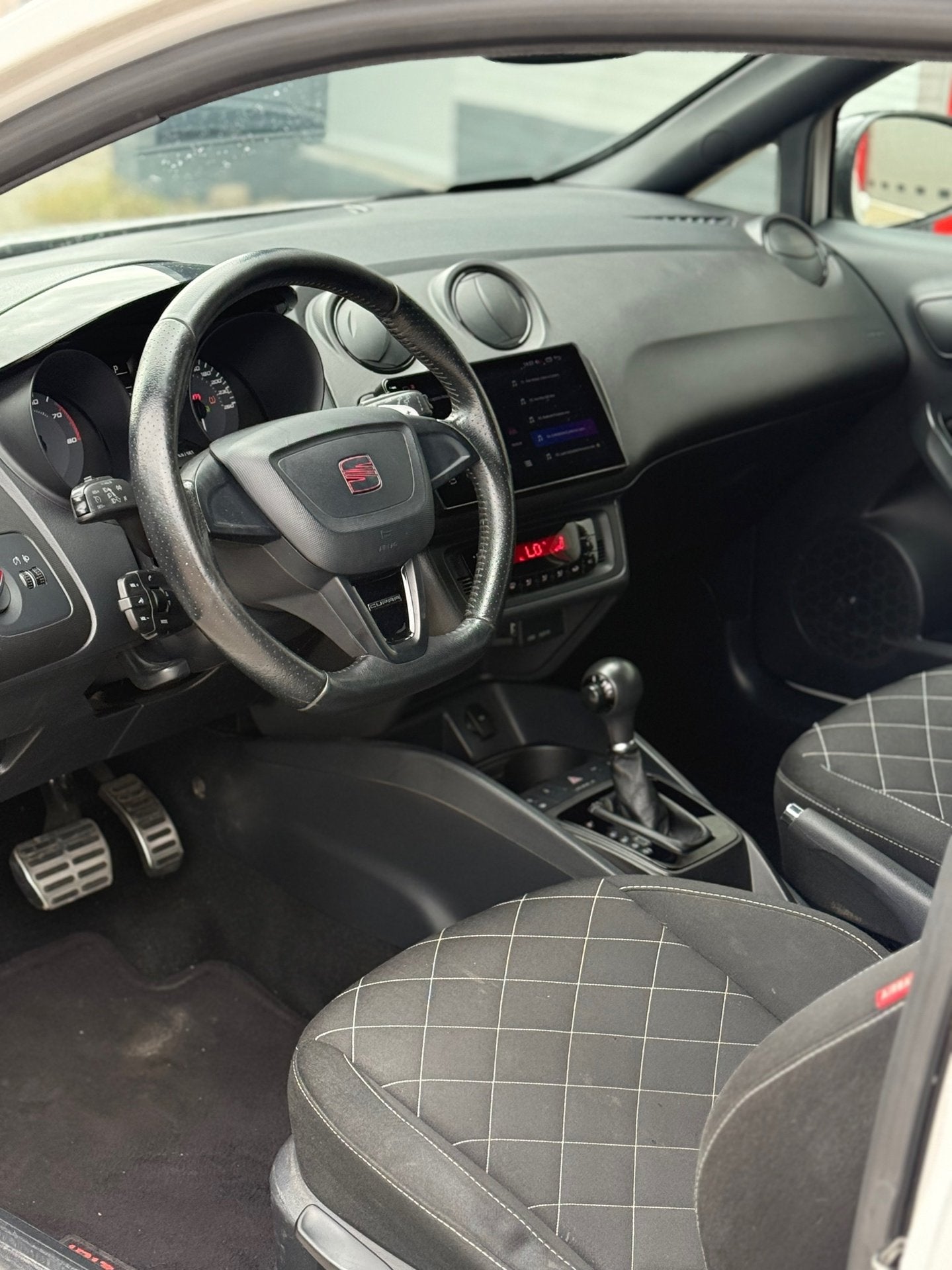 Seat Ibiza SC Cupra 1.4 TSI 180ch BVA - Suspension sport - Carnet entretien - Carplay - Jantes 17" - Non fumeur