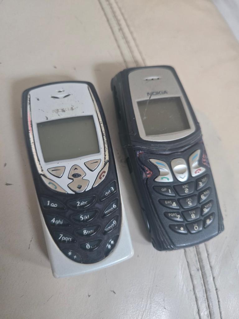 Nokia 8310 & 5210 - Defect voor de liefhebber, Telecommunicatie, Mobiele telefoons | Nokia, Geen camera, Zwart, Ophalen