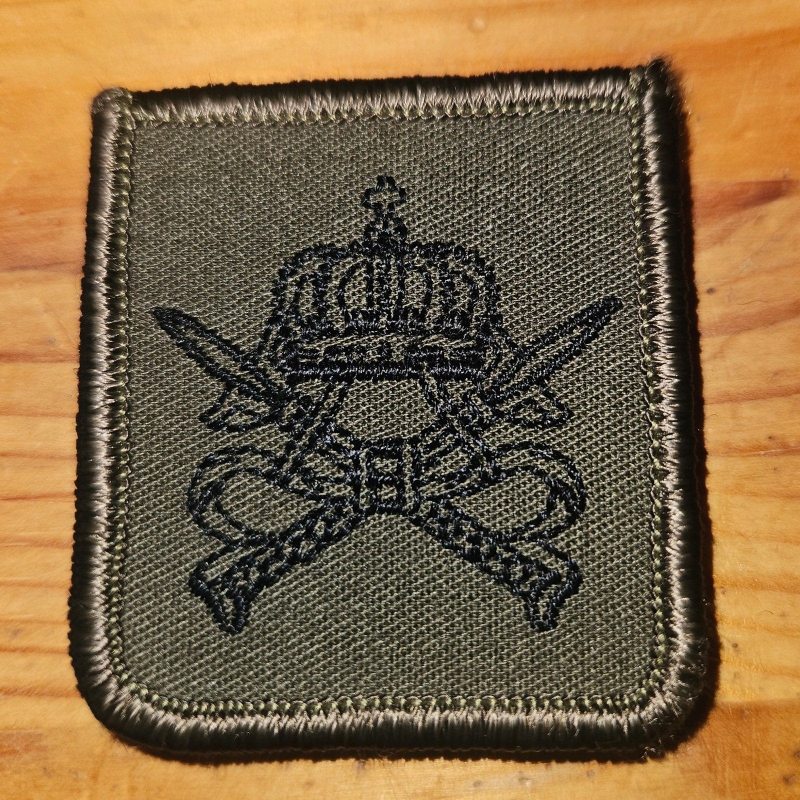 Borstembleem KMS, Ophalen of Verzenden, Landmacht, Nederland, Embleem of Badge