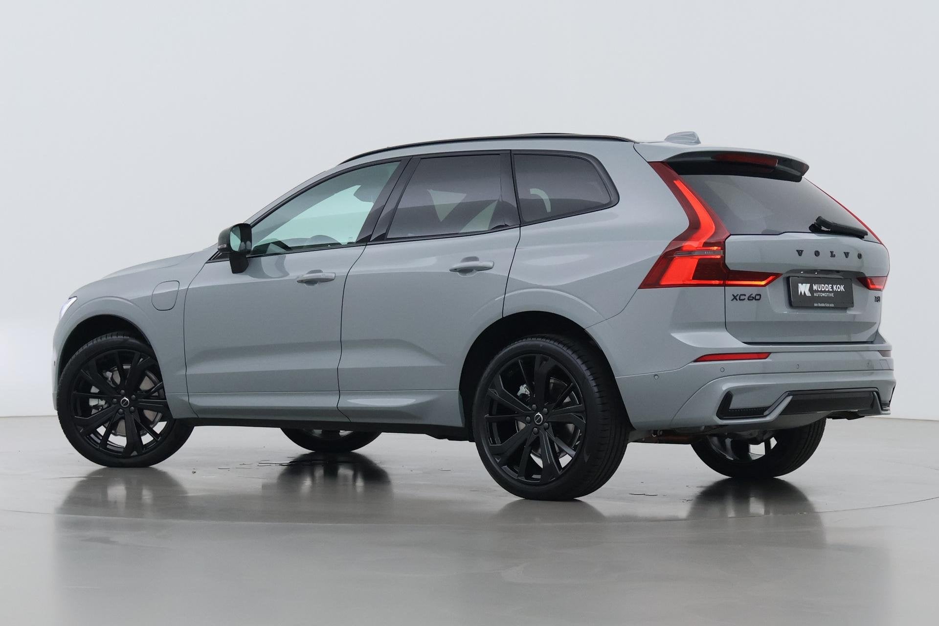 Volvo XC60 T6 Plus Black Edition | Panoramadak | Harman/Kard, Automaat, Gebruikt, Euro 6, 4 cilinders