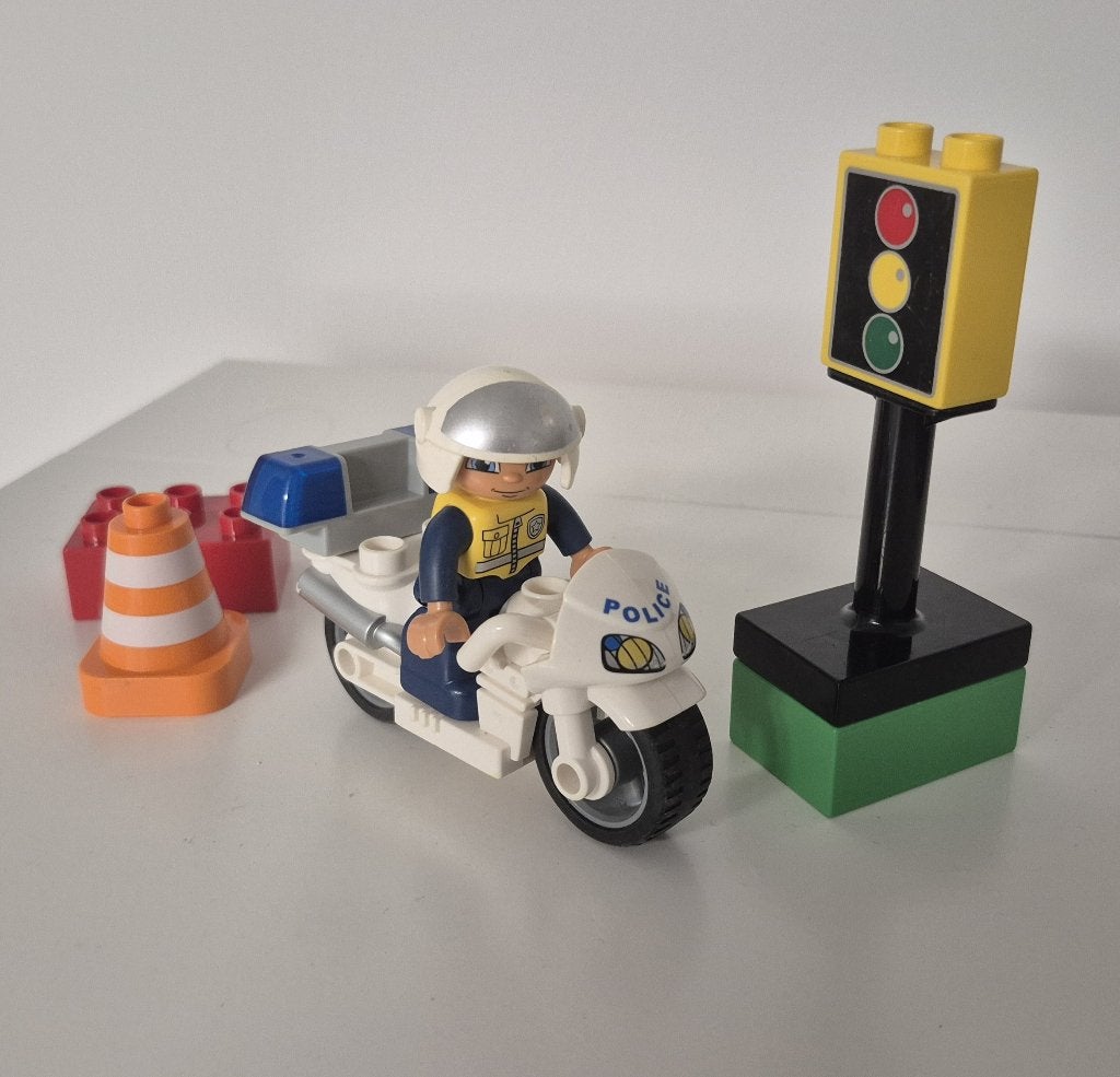 Duplo set politiemotor, Kinderen en Baby's, Speelgoed | Duplo en Lego, Gebruikt, Ophalen of Verzenden, Duplo, Complete set