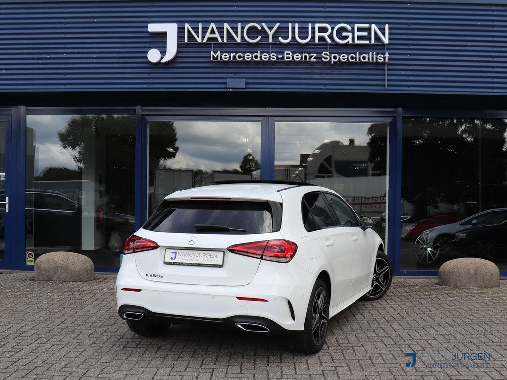 Mercedes-Benz A-Klasse 250 e AMG| 8G Aut | MBUX High End | N, 12 maanden, Gebruikt, 4 cilinders, Wit
