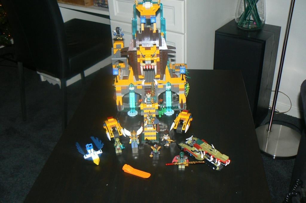 Te koop: Lego Chima De Leeuwen Chi Tempel 70010 met boekjes, Kinderen en Baby's, Speelgoed | Duplo en Lego, Gebruikt, Lego, Compleet