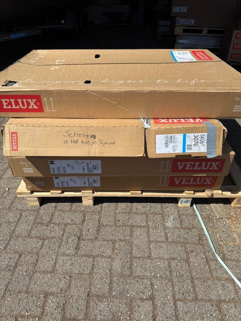 4 beschadige Velux ramen, Ophalen of Verzenden, Zo goed als nieuw, 80 tot 120 cm, Dakraam