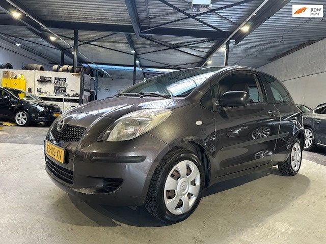 Toyota Yaris 1.3 VVTi Terra/Nette auto/Apk nieuw bij aflever, Voorwielaandrijving, Elektrische ramen, 4 cilinders, Origineel Nederlands