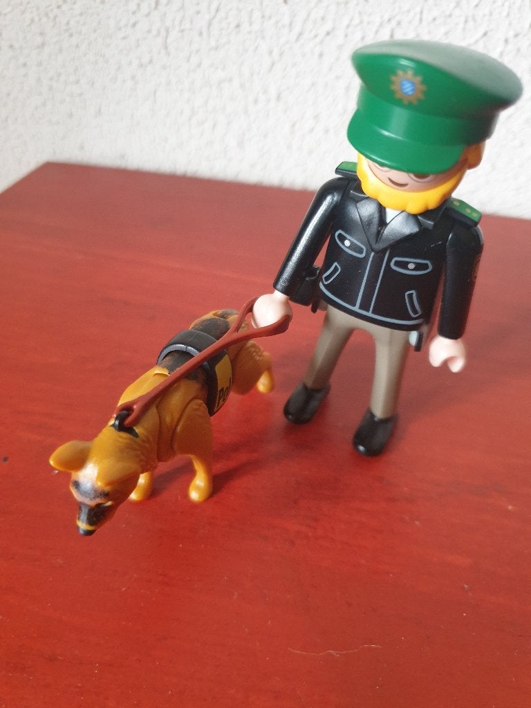 Playmobil politieagent met hond, Ophalen of Verzenden, Gebruikt