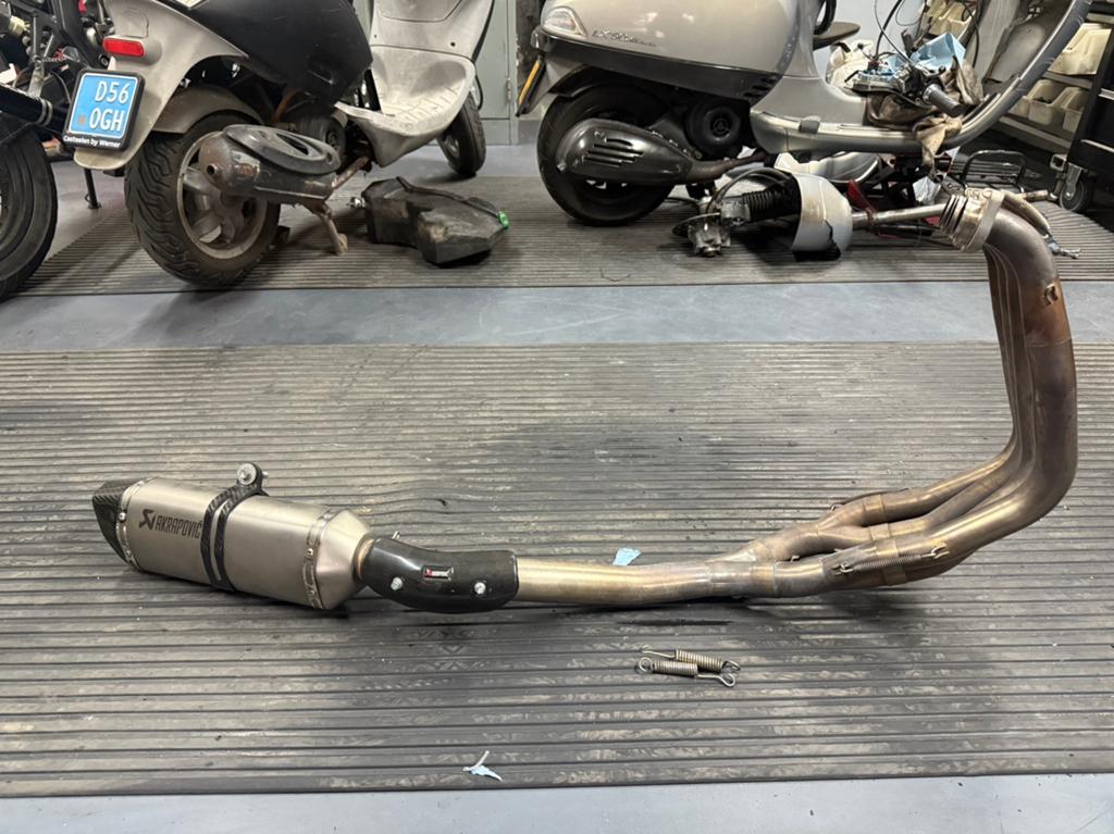 Suzuki gsxr 600 750 srad akrapovic uitlaat compleet, Ophalen, Suzuki, Suzuki, Gebruikt