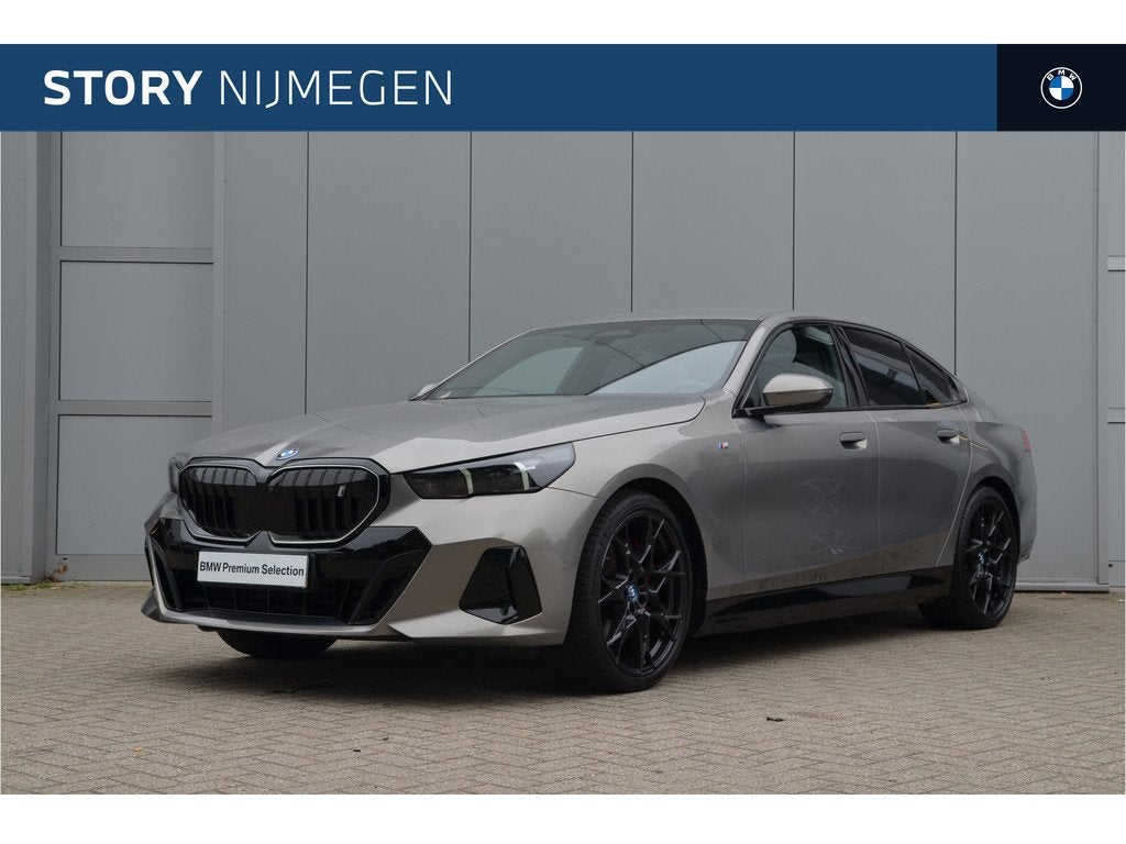 BMW i5 eDrive40 M Sport / Comfortstoelen / Comfort Access /