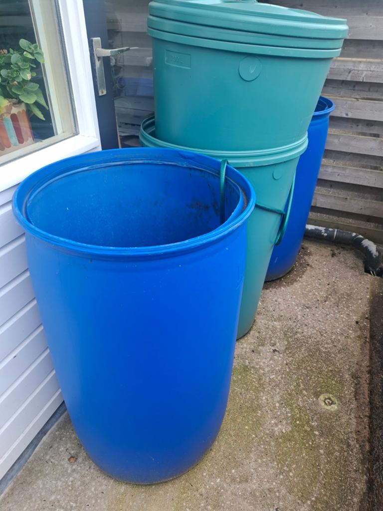 Te koop 4 x 200 liter regenton/vat., 150 liter of meer, Ophalen of Verzenden