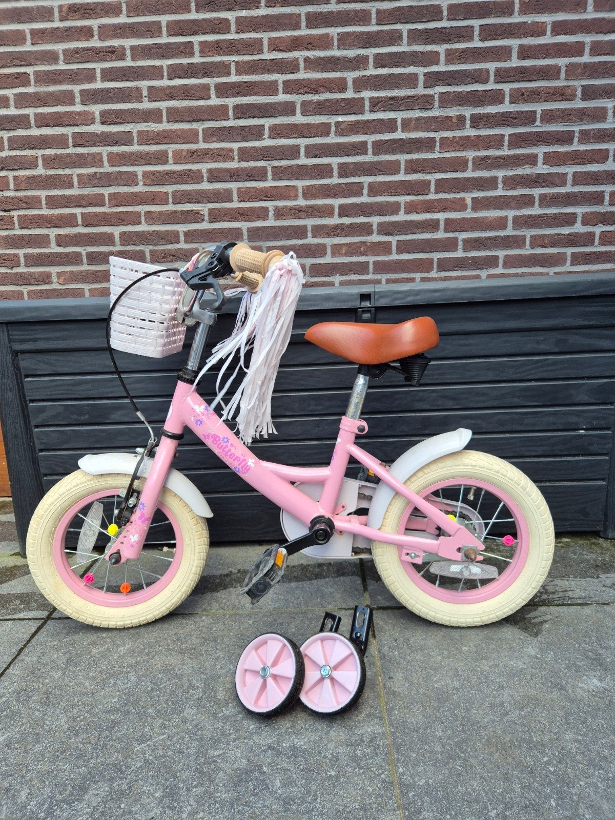 Roze kinderfiets met zijwieltjes en mandje, Ophalen, Terugtraprem, Zijwieltjes, Gebruikt
