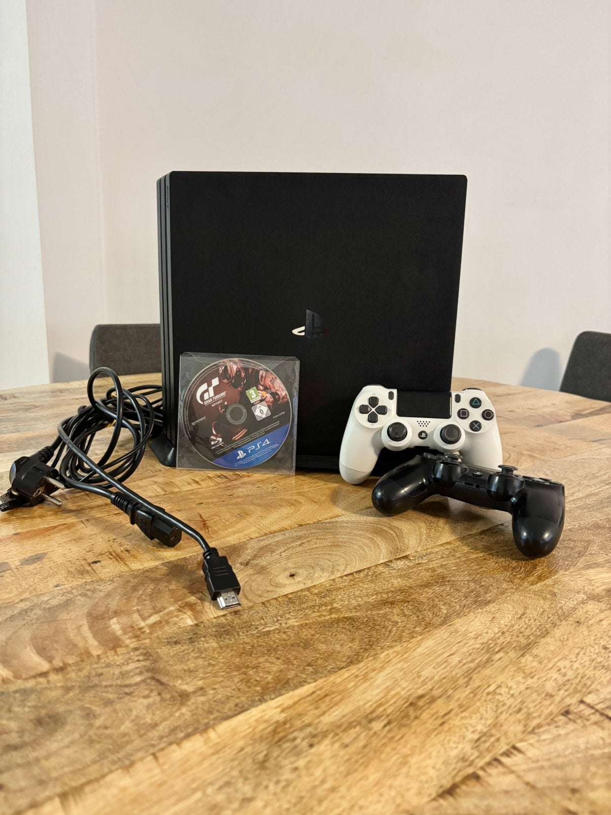 PlayStation 4 pro , PS4 houder, gran turismo, 2 controllers, Ophalen, Met games, Met 2 controllers, Zo goed als nieuw