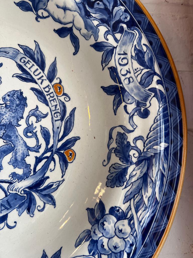 Groot bord kroning Beatrix, porseleyne fles, Verzamelen, Koninklijk Huis en Royalty, De Doofpot Alphen aan den Rijn, Ophalen of Verzenden