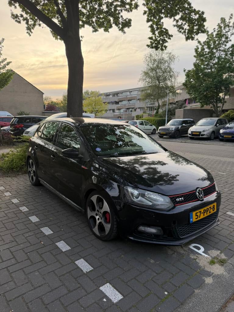 Volkswagen Polo 1.4 TSI 132KW DSG 2011 Zwart, Auto's, Volkswagen, 1169 kg, Zwart, 179 pk, Alcantara
