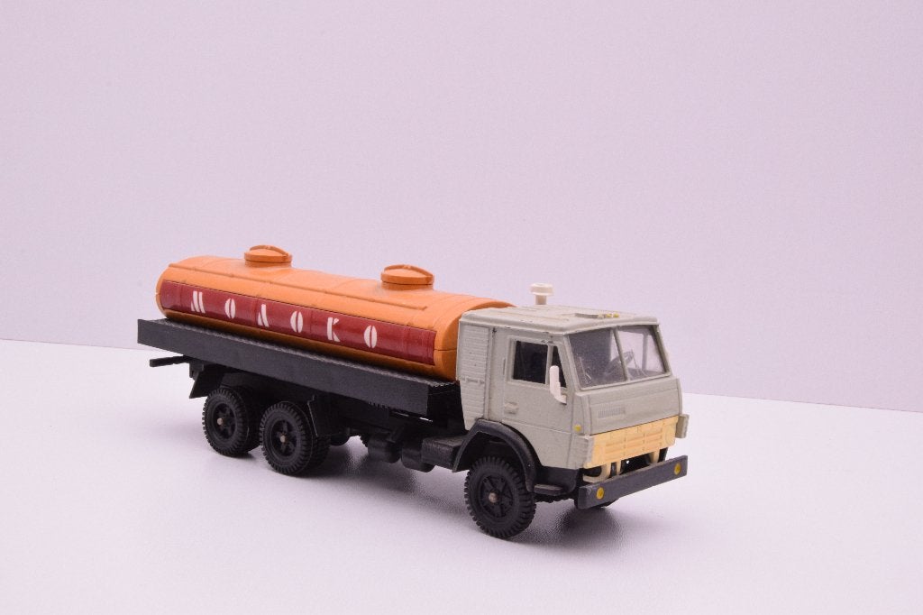 Kamaz tankwagen  '' USSR models '', Ophalen of Verzenden, Zo goed als nieuw, Auto, Overige merken