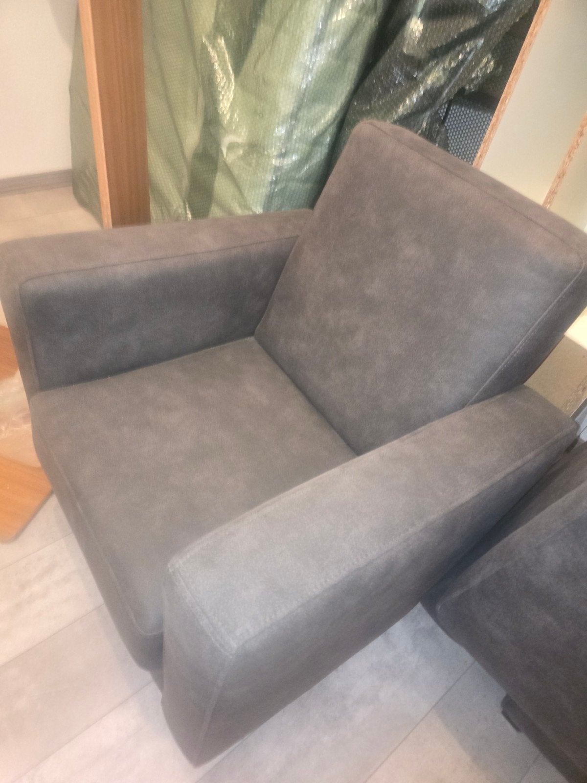 Comfortabele grijze fauteuil, Huis en Inrichting, Fauteuils, Ophalen, 75 tot 100 cm, Zo goed als nieuw, 75 tot 100 cm