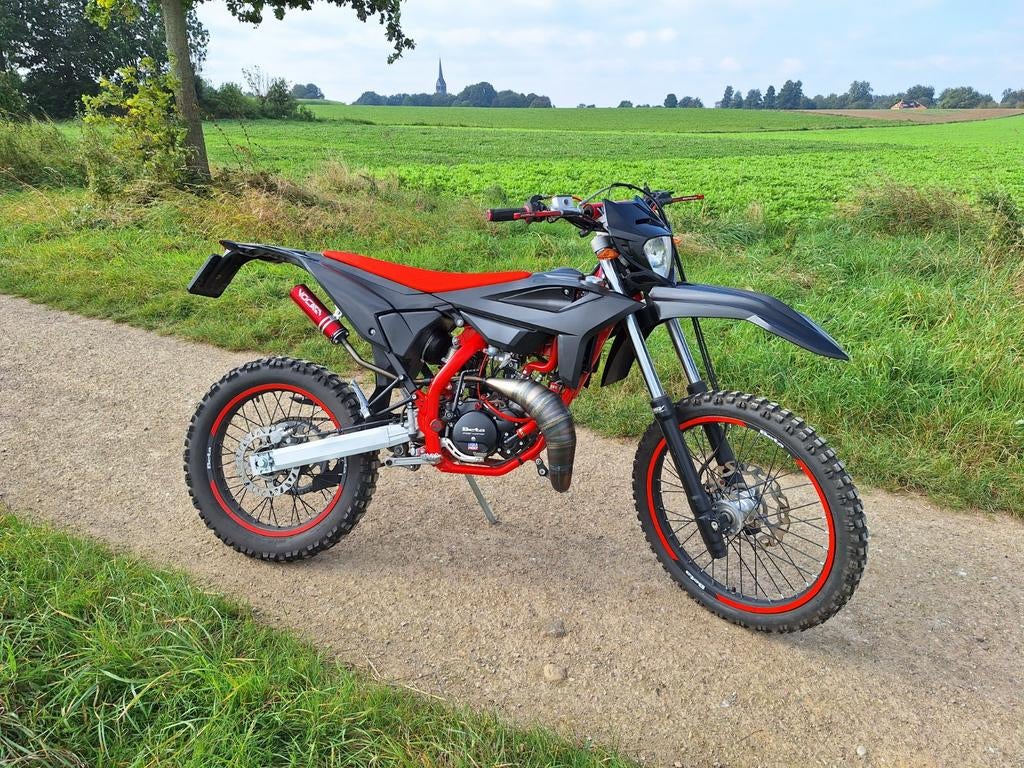 Beta rr 50 Enduro Sport 2023, Fietsen en Brommers, Brommers | Derbi, Ophalen, 6 versnellingen, Maximaal 45 km/u, 49 cc