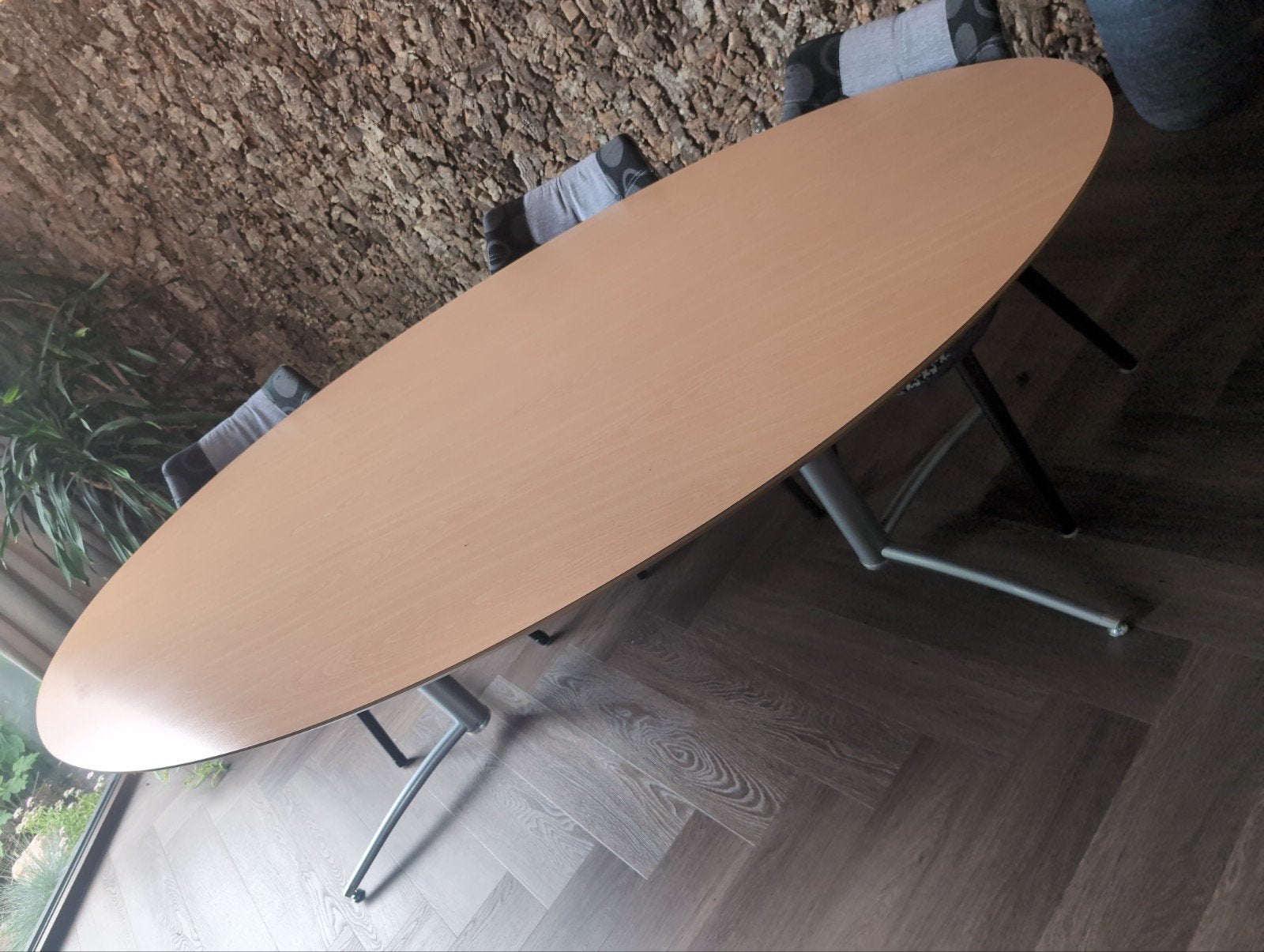 Mooie ovale tafel Artifort 220x120cm, Huis en Inrichting, Tafels | Eettafels, 200 cm of meer, Zo goed als nieuw, Ovaal, 50 tot 100 cm